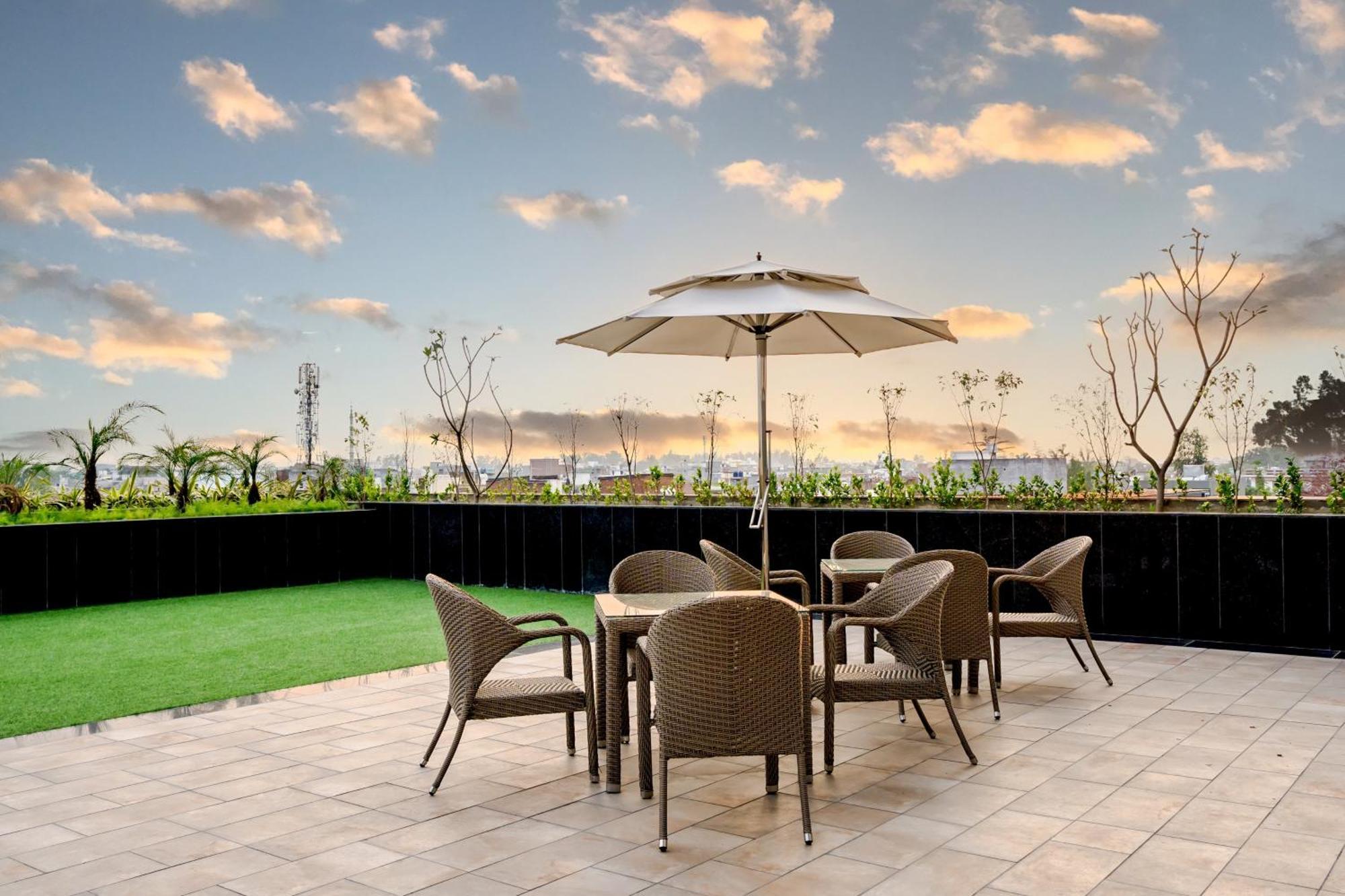Holiday Inn Lucknow Airport By Ihg Εξωτερικό φωτογραφία